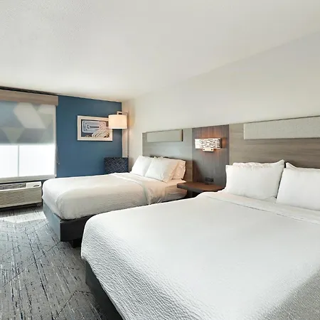 Holiday Inn Express Hotel & Suites Milwaukee-New Berlin By Ihg Exterior photo