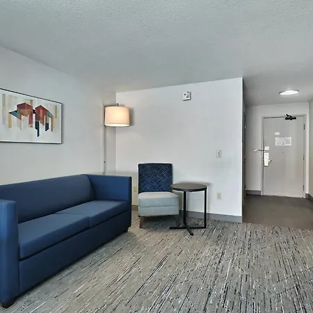 Holiday Inn Express Hotel & Suites Milwaukee-New Berlin By Ihg Exterior photo