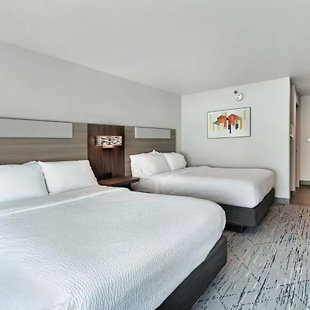 Holiday Inn Express Hotel & Suites Milwaukee-New Berlin By Ihg Exterior photo