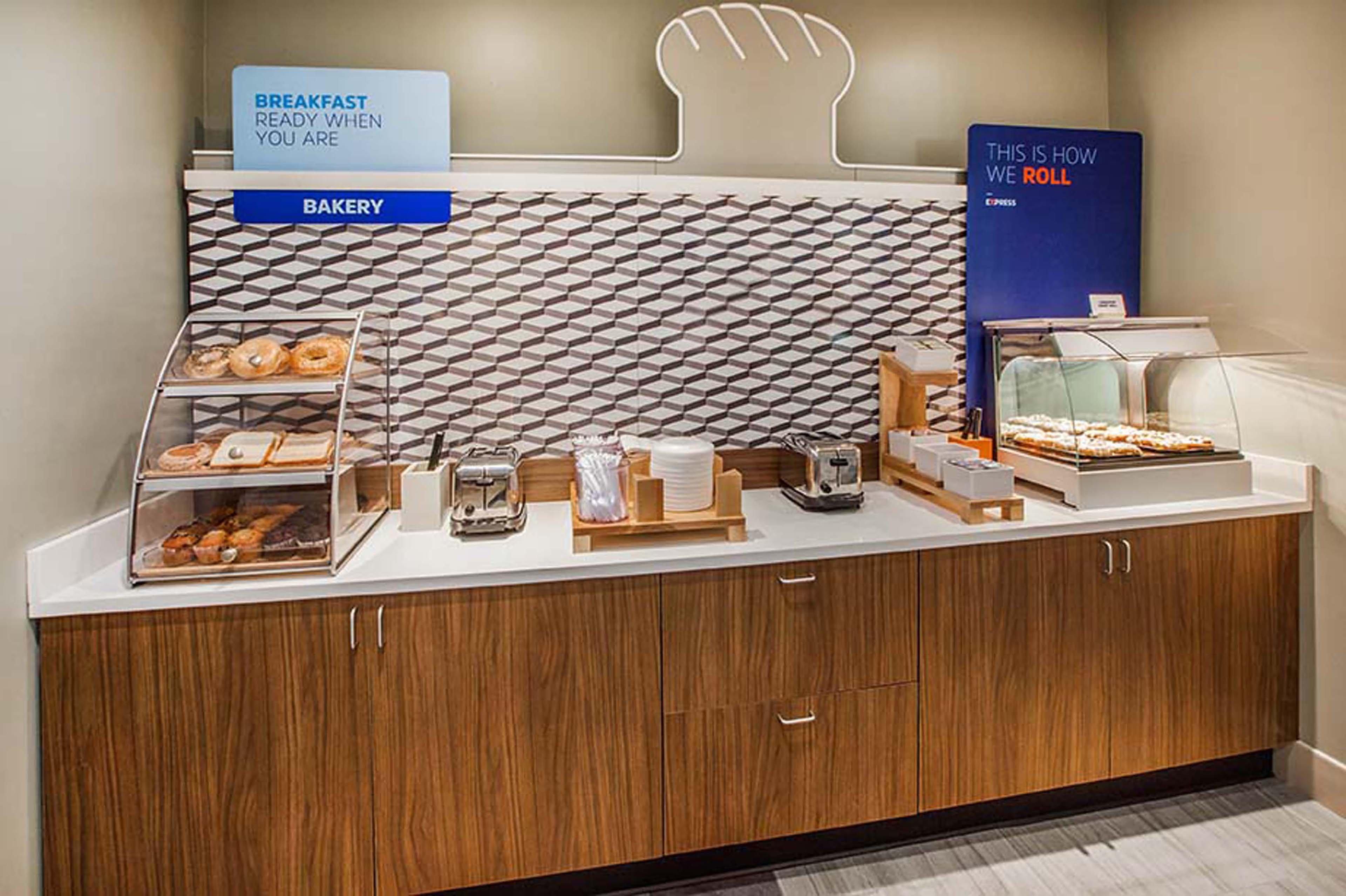 Express & Milwaukee-new Berlin By Ihg