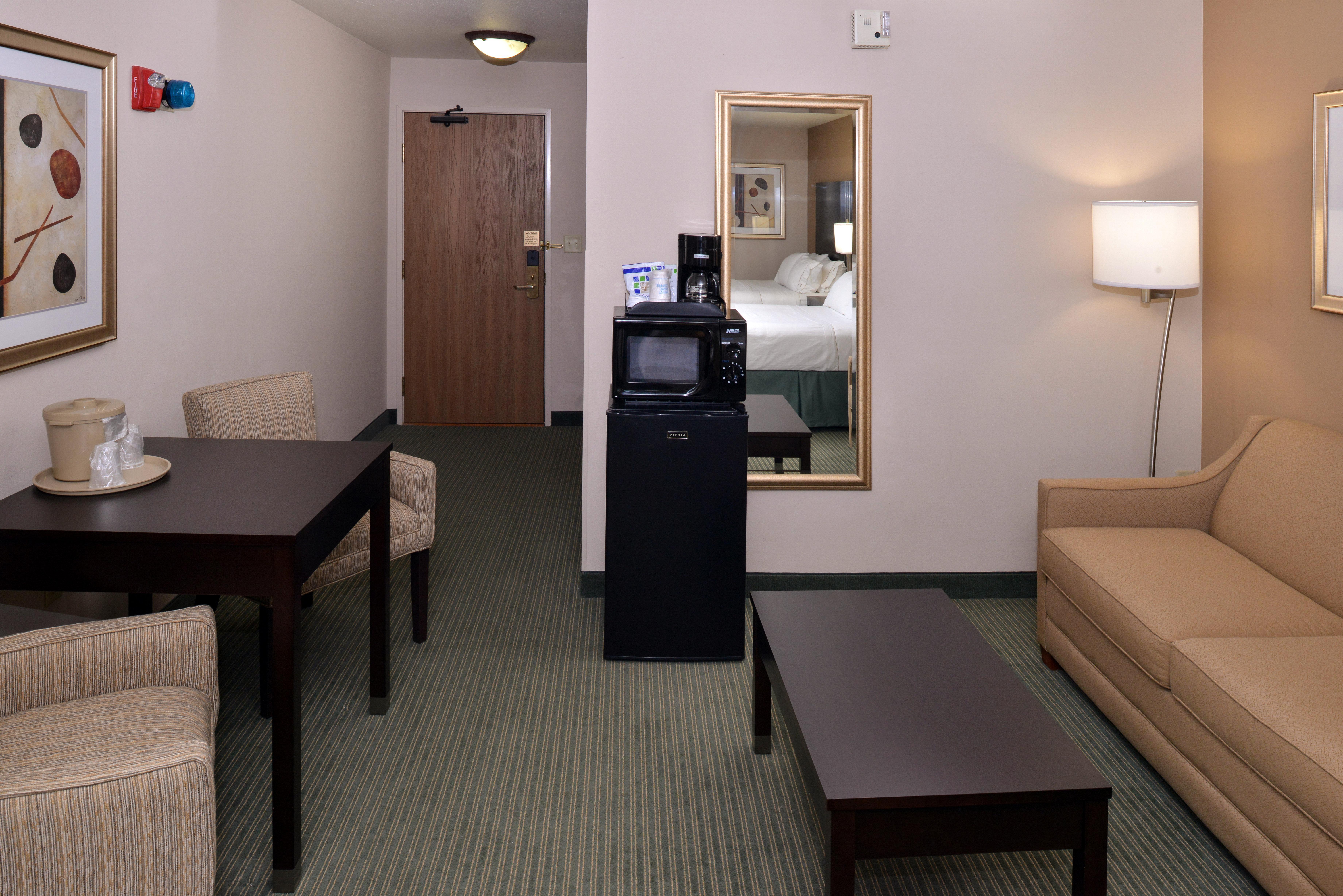 Hotel Express & Milwaukee-new Berlin By Ihg New Berlin