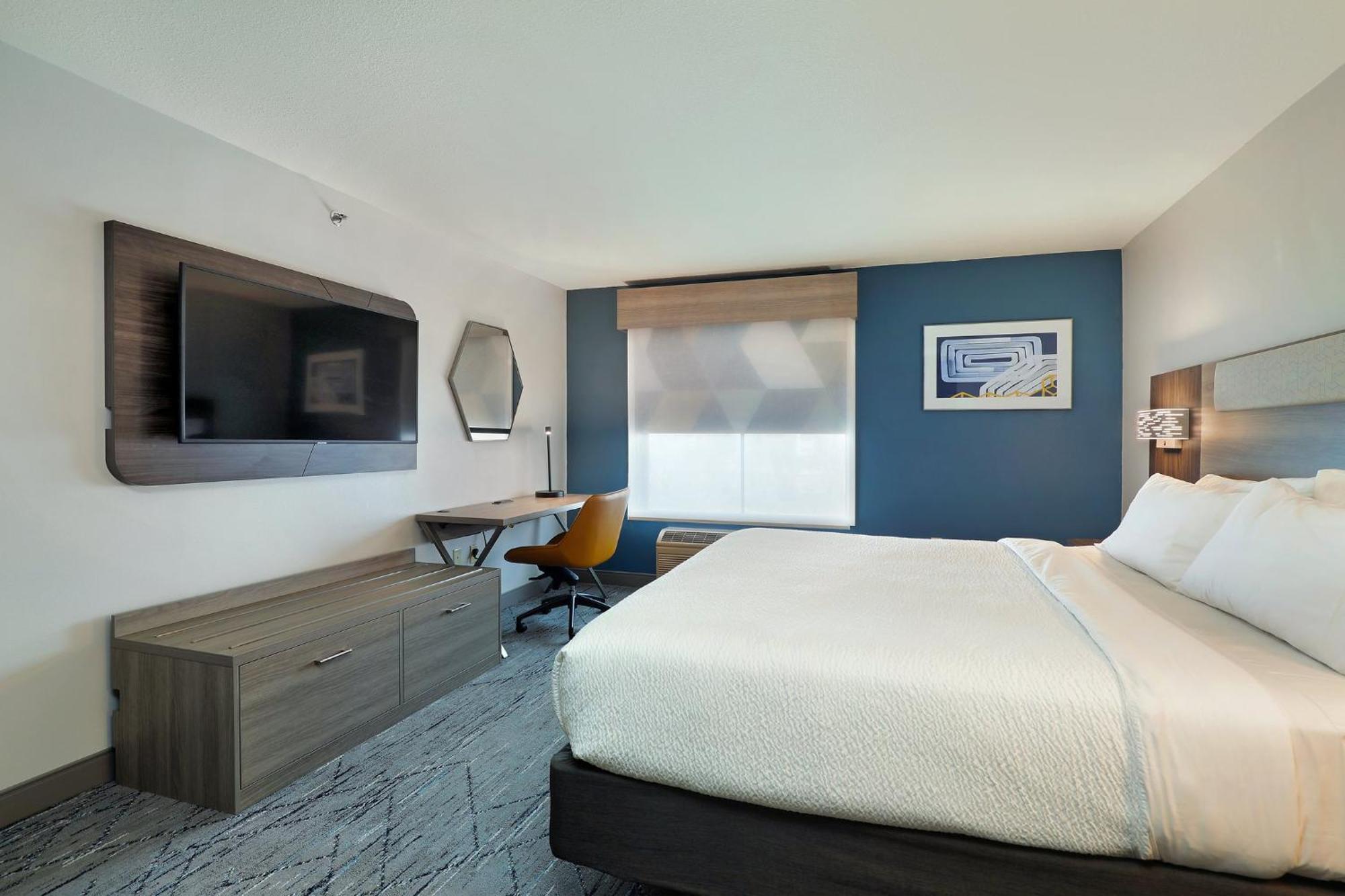 Express & Milwaukee-new Berlin By Ihg