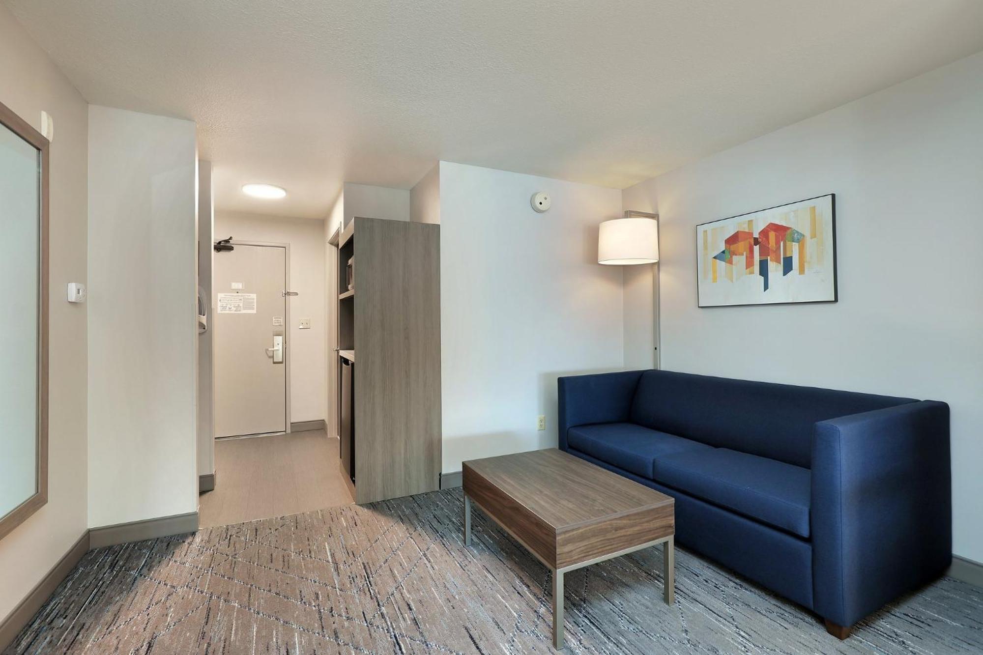 Express & Milwaukee-new Berlin By Ihg Hotel New Berlin