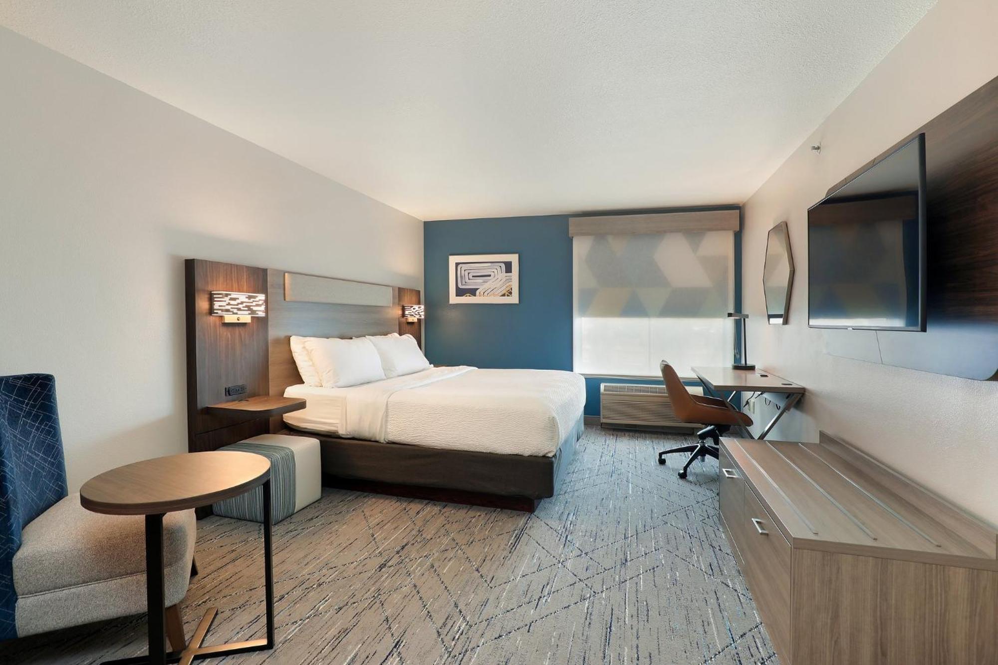 Hotel Express & Milwaukee-new Berlin By Ihg New Berlin