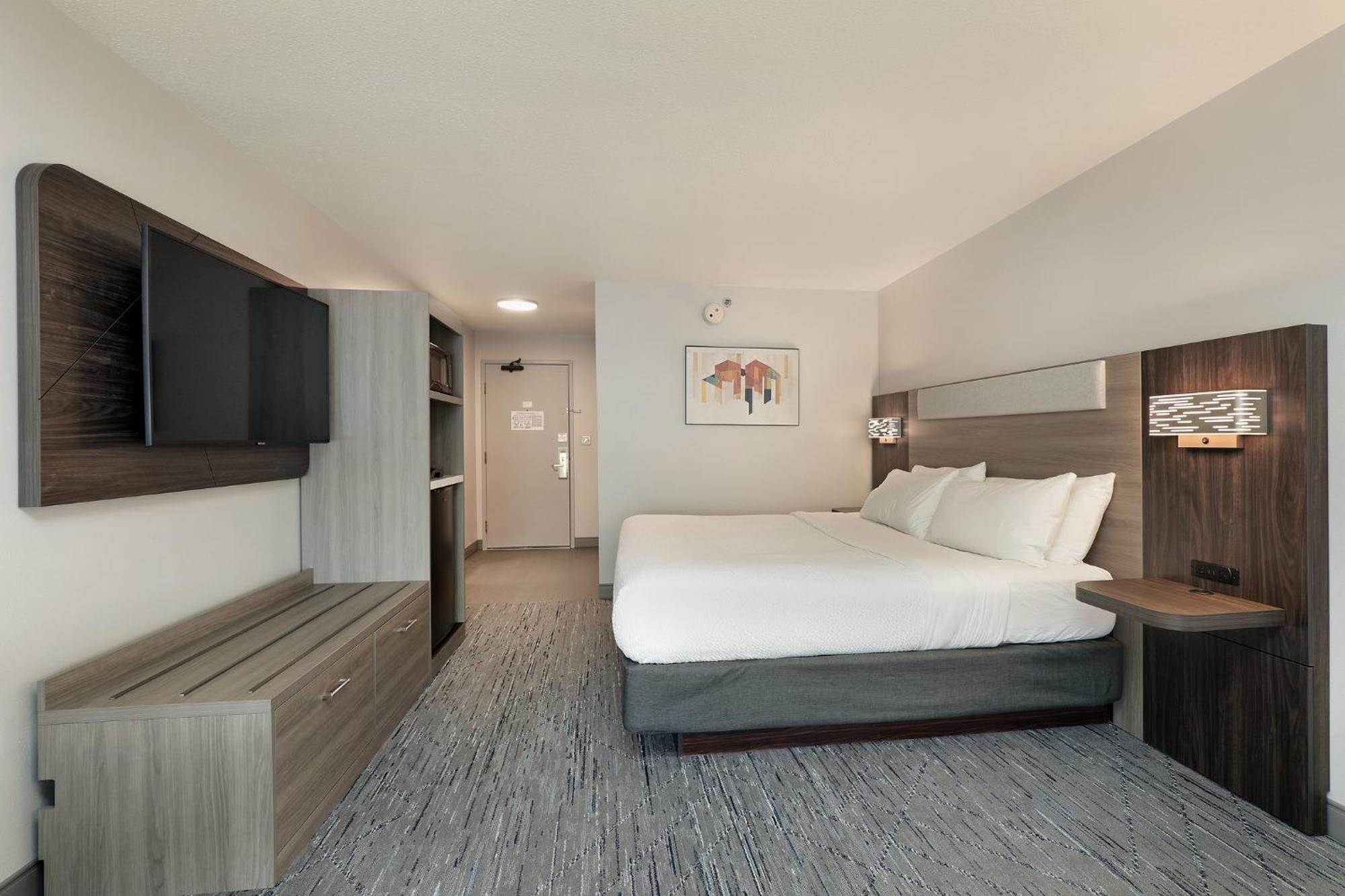 Express & Milwaukee-new Berlin By Ihg New Berlin