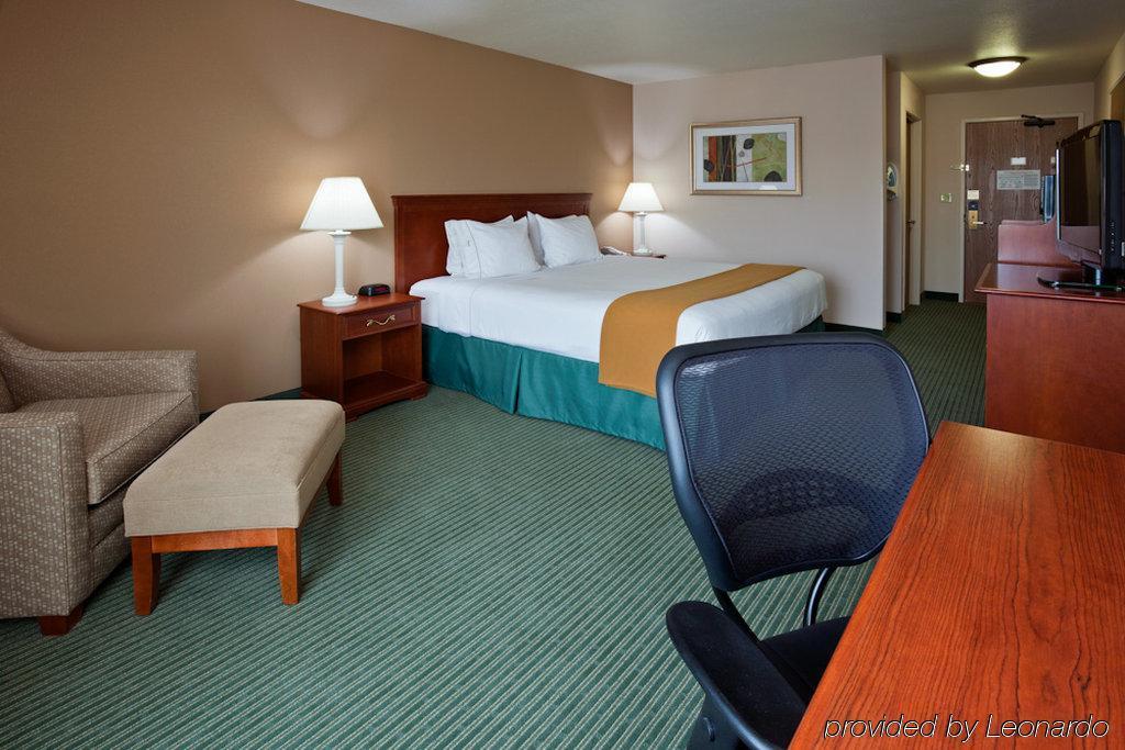 Express & Milwaukee-new Berlin By Ihg