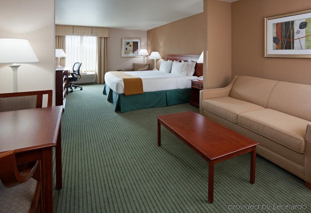 Express & Milwaukee-new Berlin By Ihg Hotel