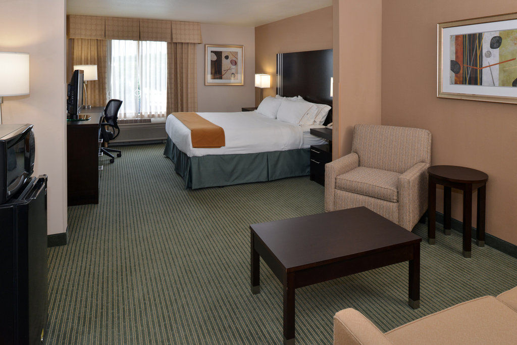 Express & Milwaukee-new Berlin By Ihg Hotel 2*