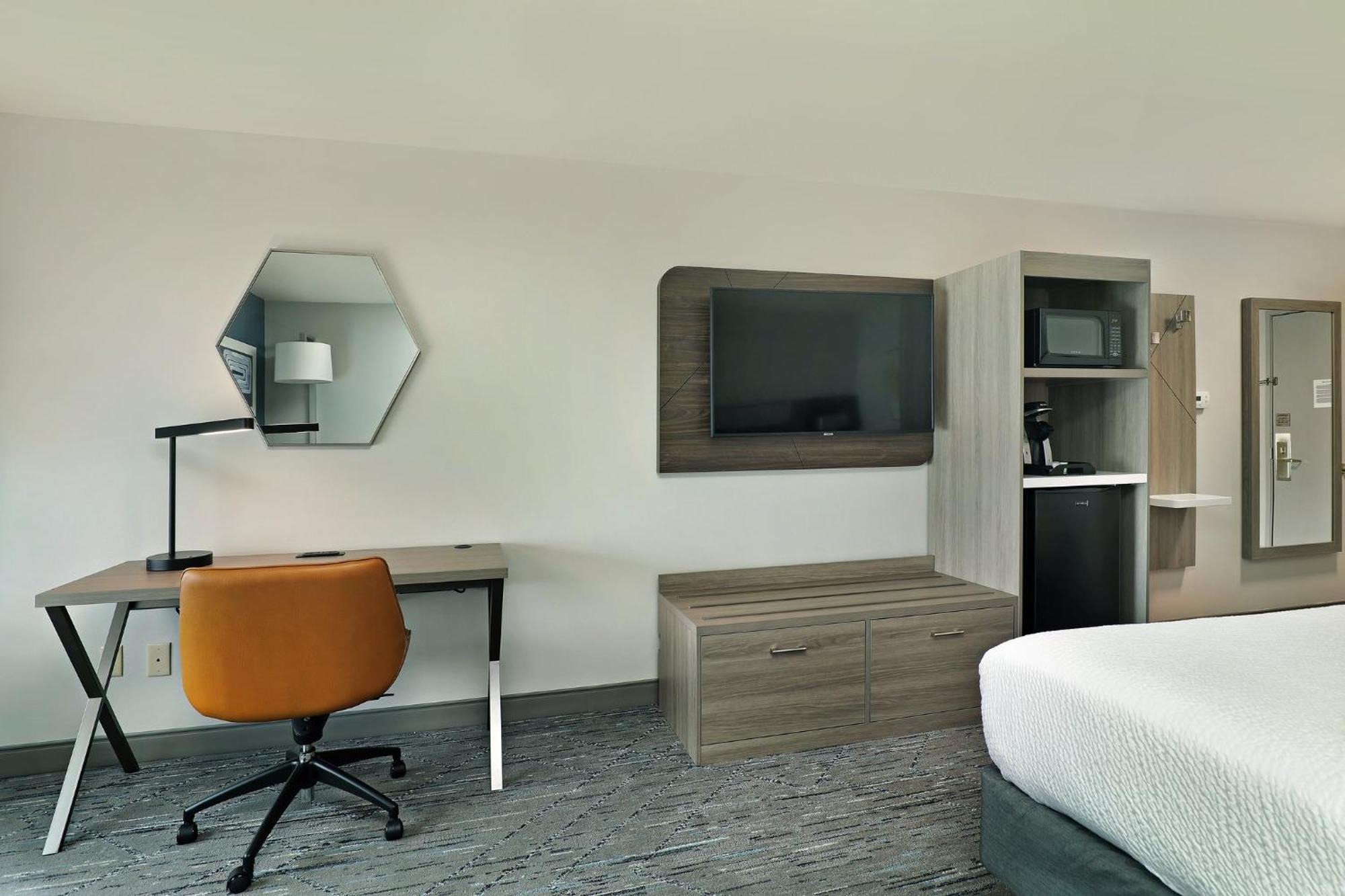 Hotel Express & Milwaukee-new Berlin By Ihg